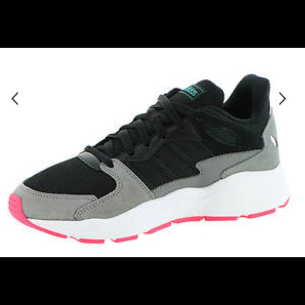 Tennis shoes